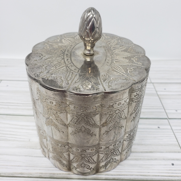 Oval Scalloped Jewelry Trinket Box Red Interior Lined Removeable Lid Acorn Hande - Picture 14 of 16